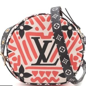 Unused Louis Vuitton Crafty Boite Chapoe Souple Round Crossbody Bag